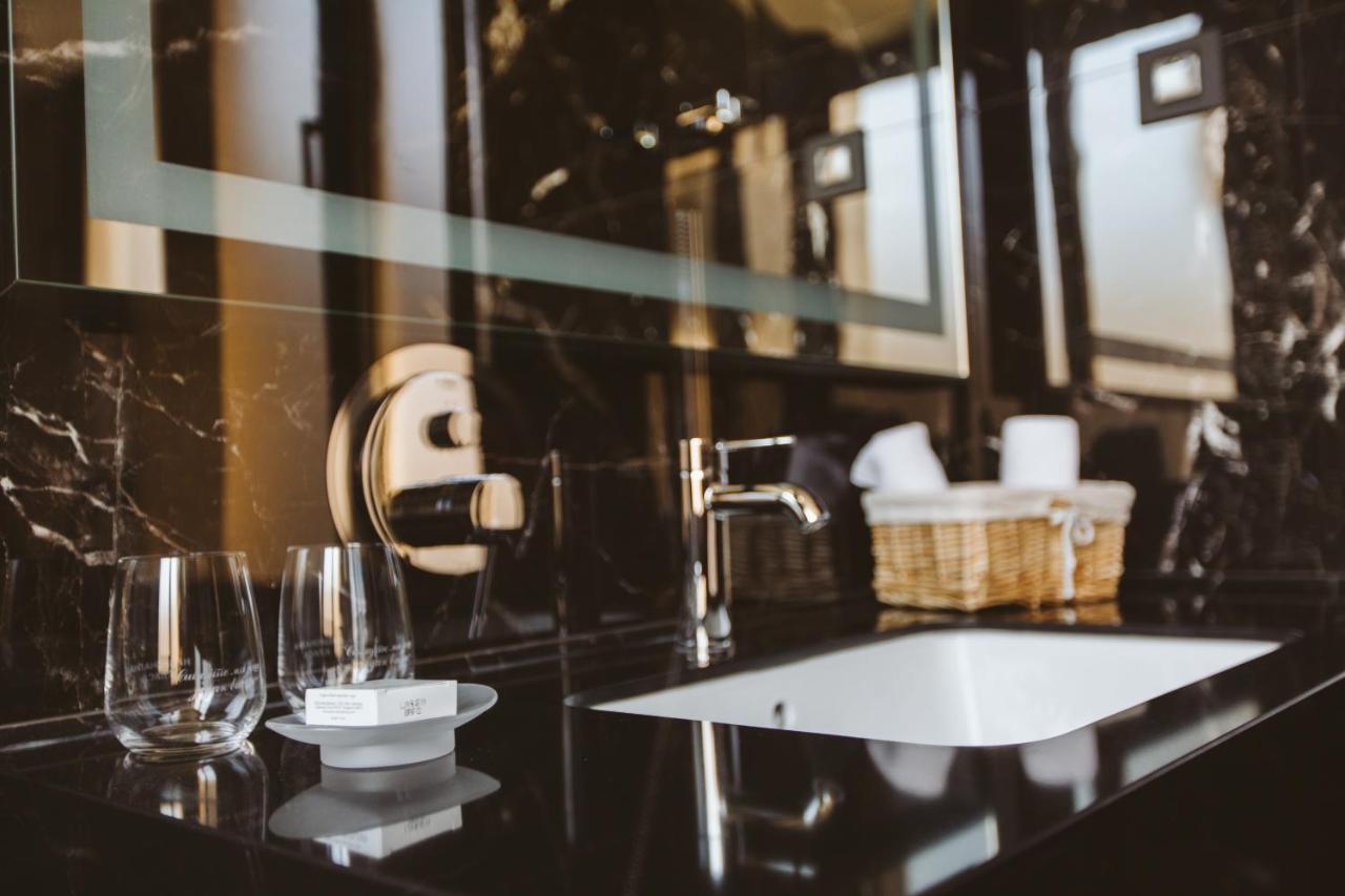 Maccani Black Luxury Suites Belgrad Exteriör bild