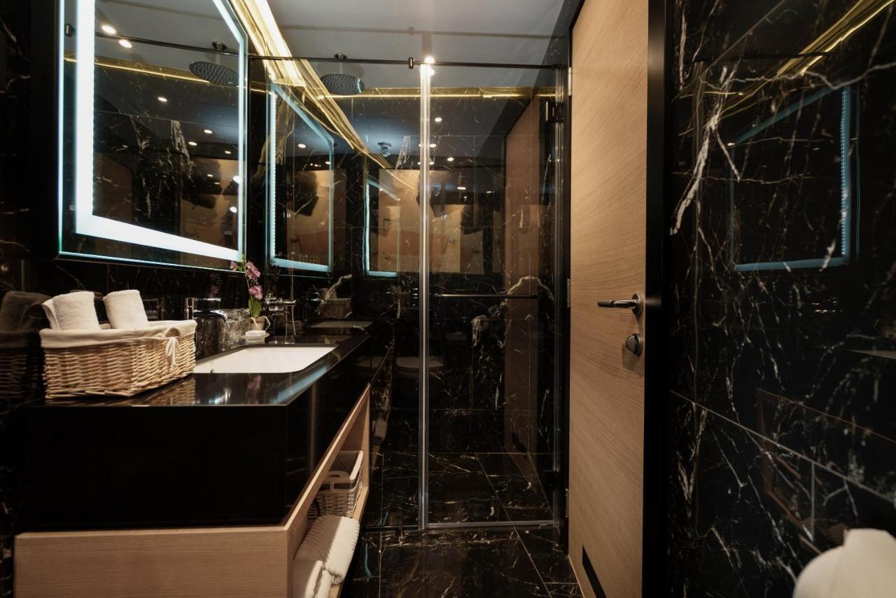 Maccani Black Luxury Suites Belgrad Exteriör bild