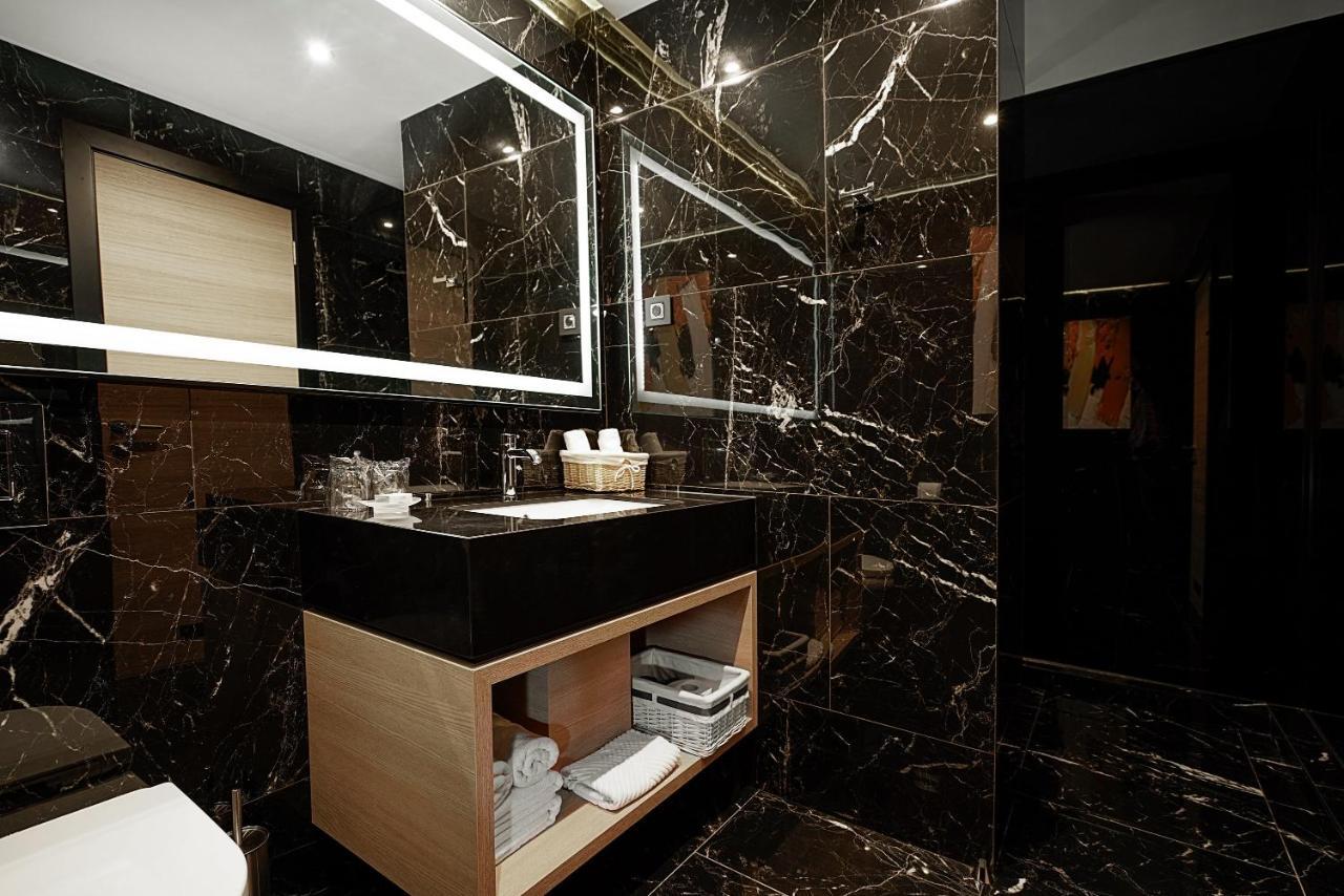 Maccani Black Luxury Suites Belgrad Exteriör bild